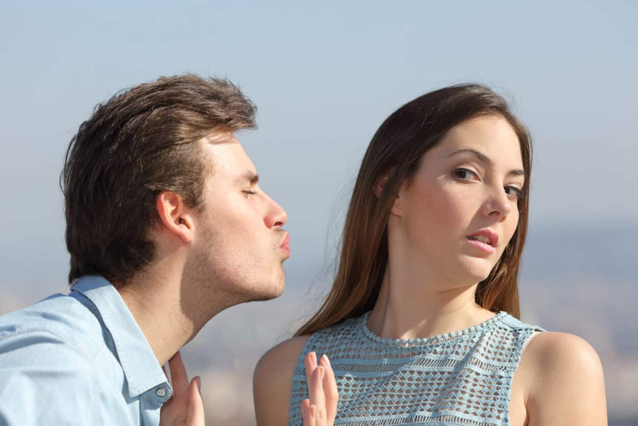 3 tips to set boundaries with clingy boyfriend and help him change
