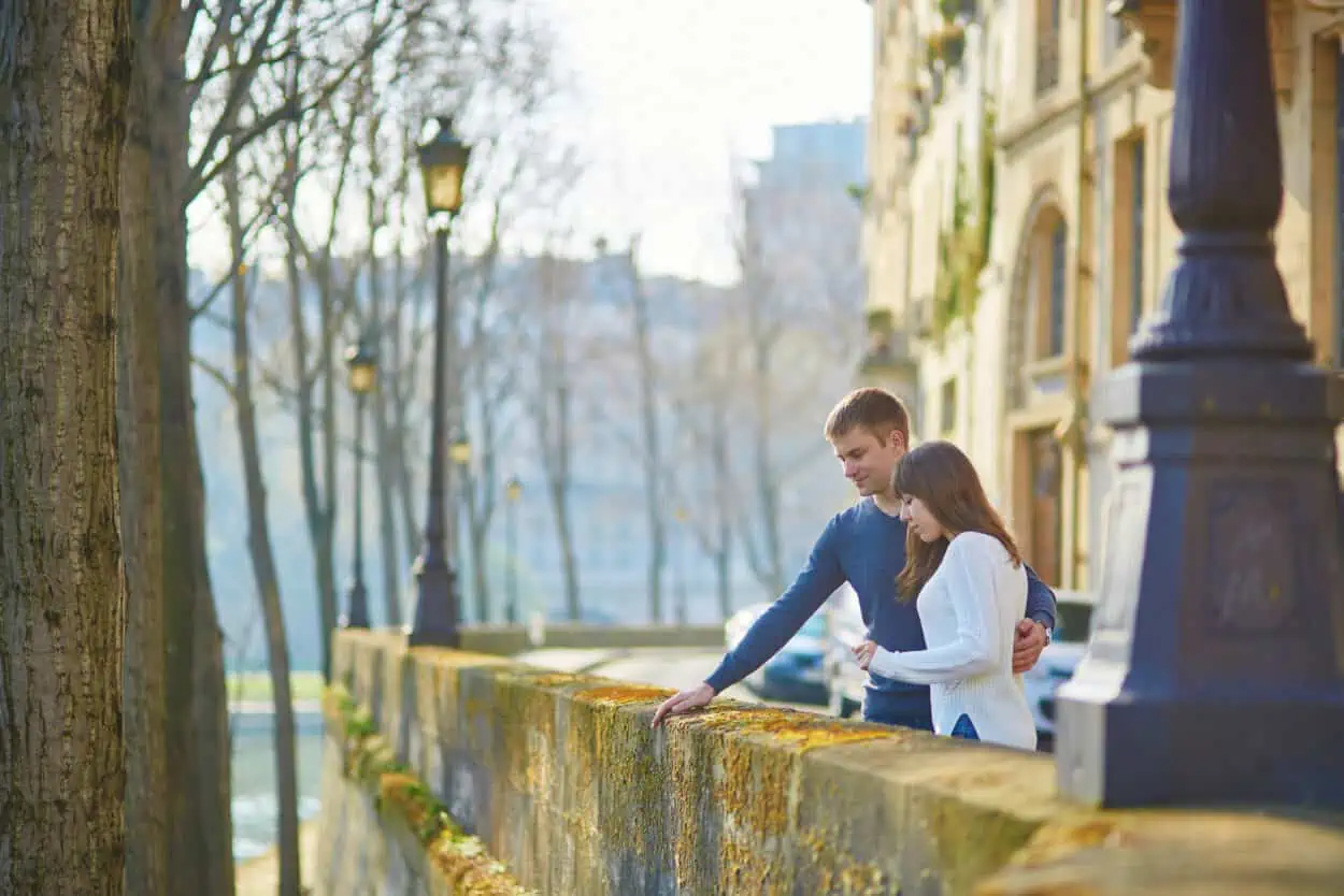 Couples dating on a bridge