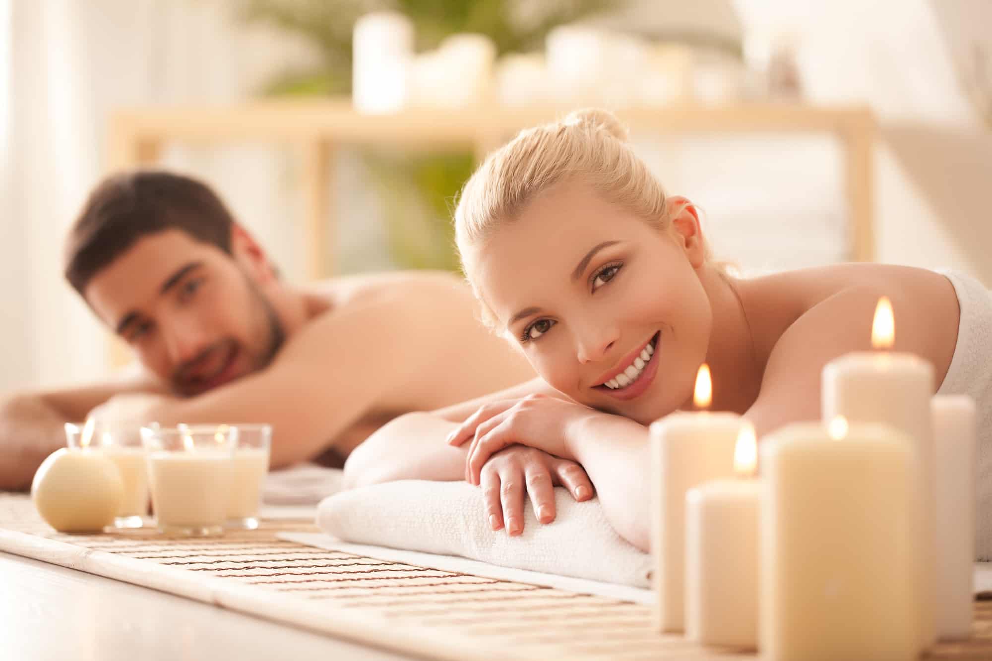 Feel closer with an effective couple’s massage